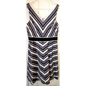 Evan Picone Lined V Sleeveless Dress